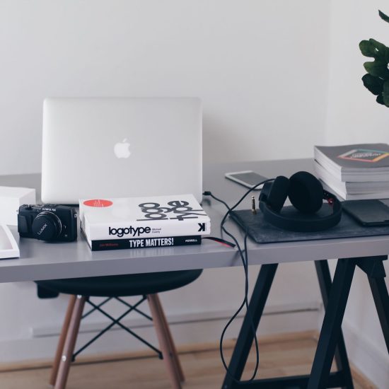 nowoczesne-biuro--domowe-biuro-aranzacje-inspiracje-dekoportal